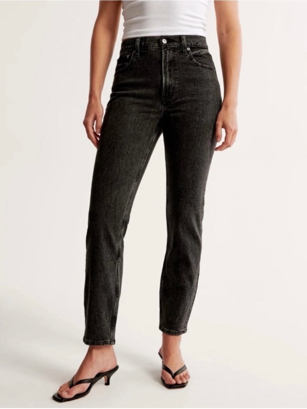 Abercrombie & Fitch High-Rise The Mom Jean washed black 29 8 denim ankle
